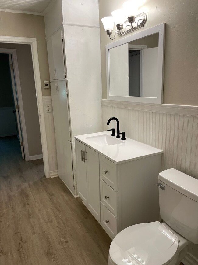 Building Photo - 1392