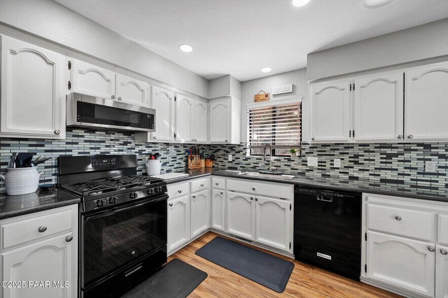 Building Photo - 510 S Skyview Dr