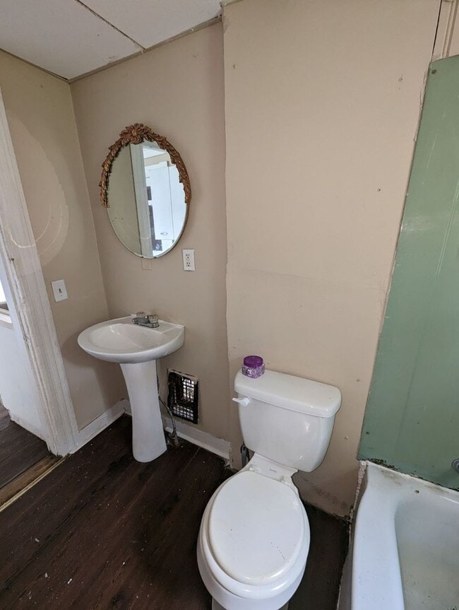 Building Photo - 210 S Doxtator St