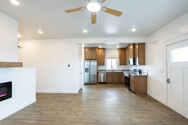 Building Photo - L2422OY