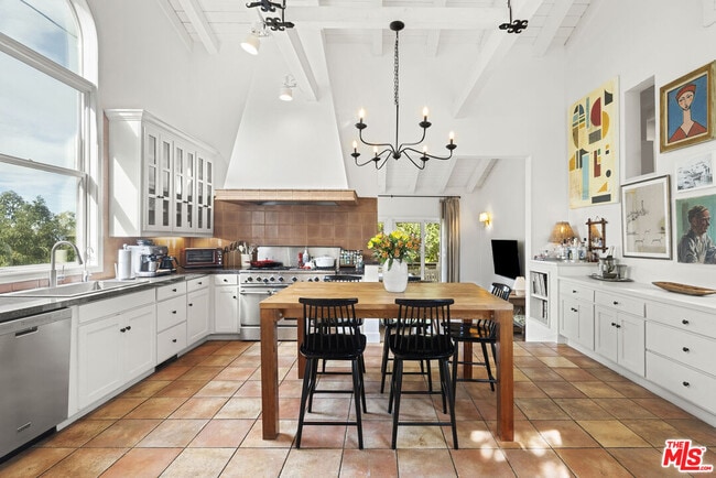 Building Photo - 7445 Palo Vista Dr