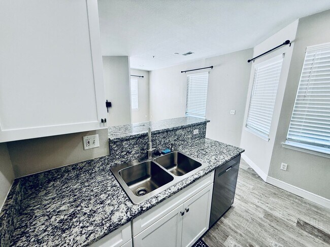 Building Photo - 2 Bed/2 Bath Condo with Garage in Lakes at Viera East