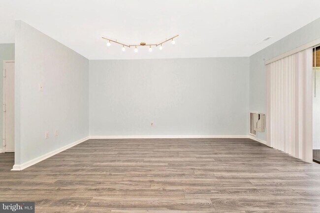 Building Photo - 826 Quince Orchard Blvd
