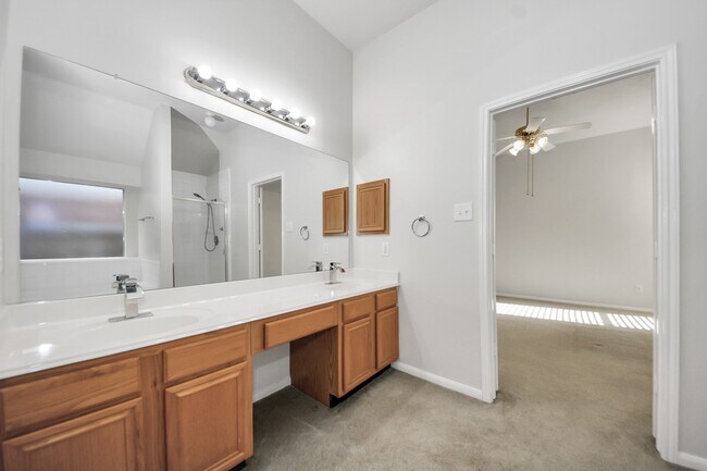 Building Photo - 21106 Brookrock Cir