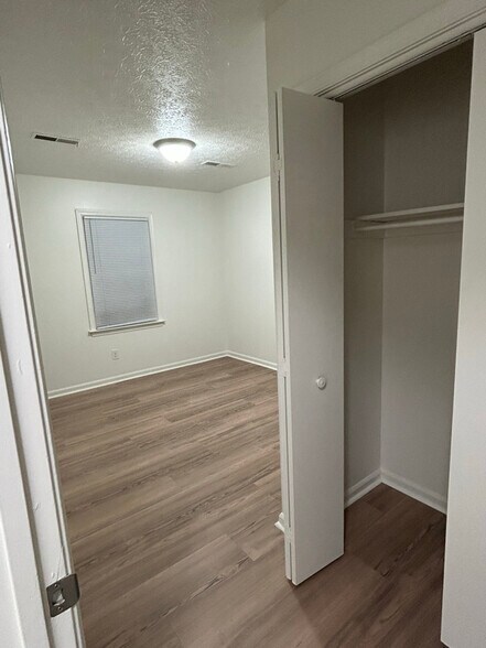 Building Photo - 5290 Waterlick Rd