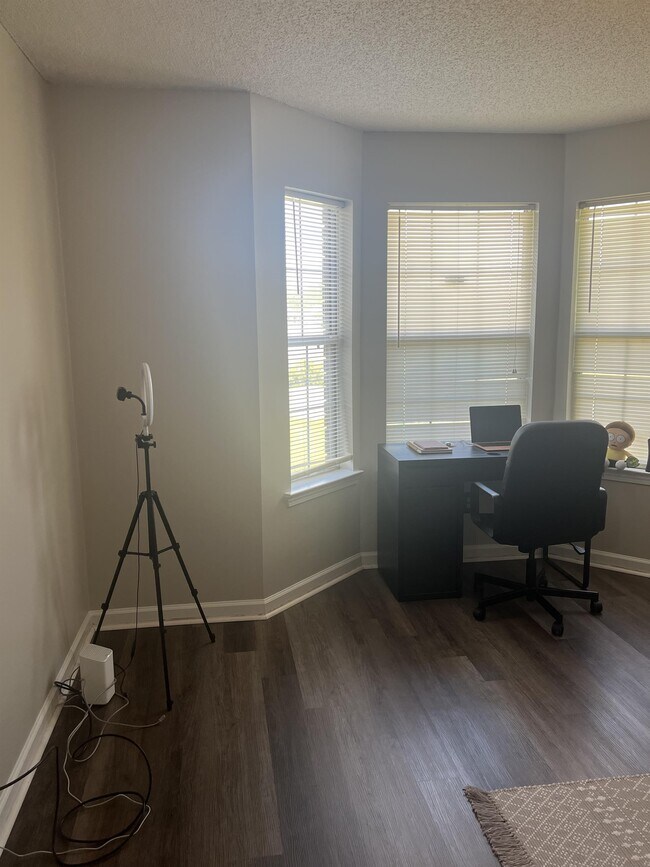 Building Photo - 822 Waterfield Dr