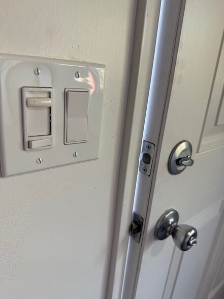 Building Photo - 12621 Victoria Ave