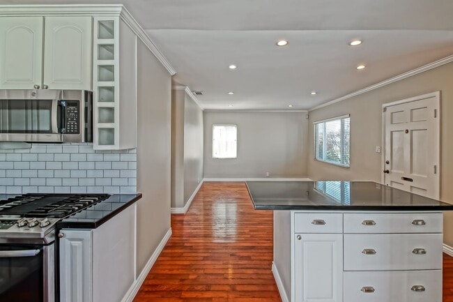 Building Photo - REMODELED, CHARMING & AIRY 3BR2BA HOME W/ OFFICE ON A LARGE LOT W/ NICELY LANDSCAPED FRONT YARD, ...