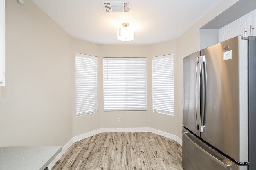 Building Photo - 4445 Cielo Ln