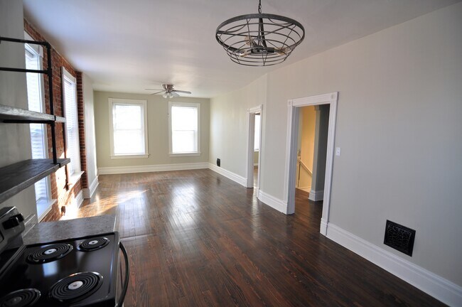 Building Photo - 2711 Arsenal St