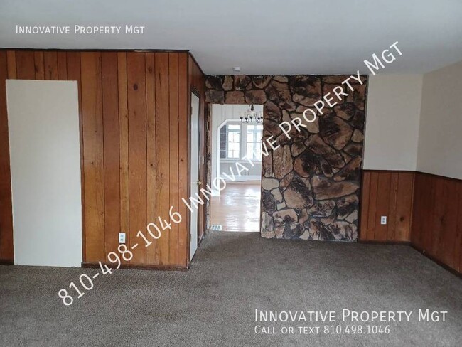 Building Photo - Spacious 4 bedroom, 1 1/2 bath home!