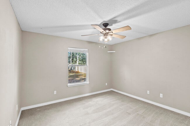 Building Photo - 1895 Everglades Dr