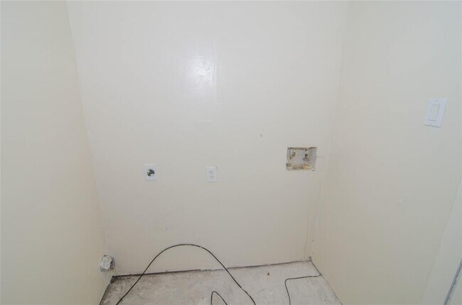 Building Photo - 2832 S Bartell Dr