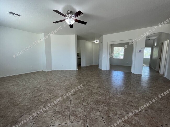 Building Photo - BEAUTIFUL 3 BEDROOM 2 BATHROOM HOUSE FOR R...