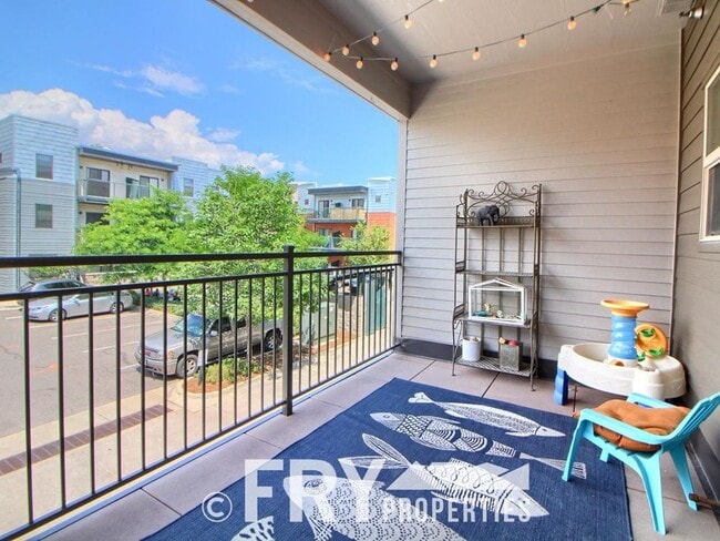 Building Photo - Multi-Level Townhome in the Heart of Belmar