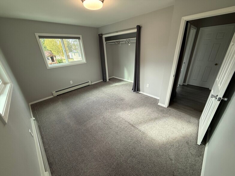 Building Photo - 609 Irwin St