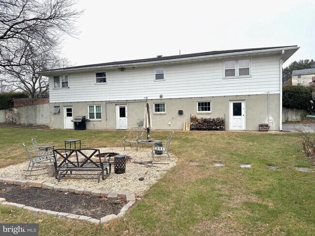 Building Photo - 911 Grings Hill Rd