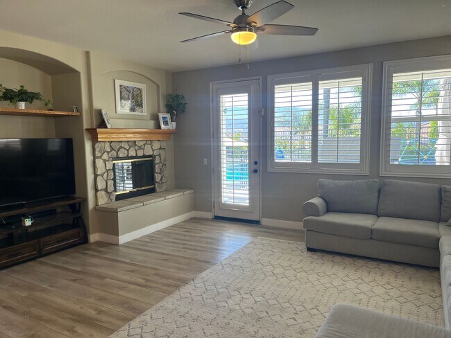 Building Photo - Pool Home - 4 bedroom - Paseo Del Sol