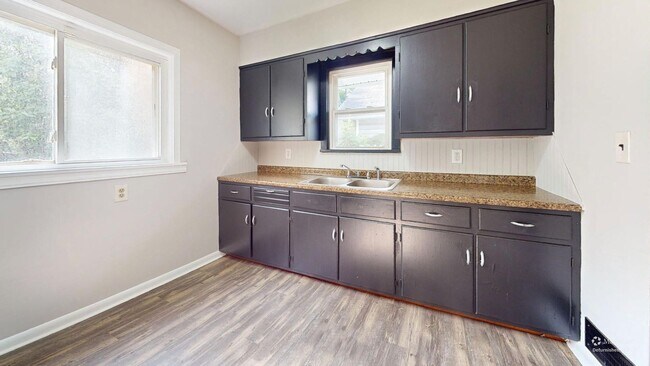 Building Photo - Akron 2 Bedroom Single Family Home