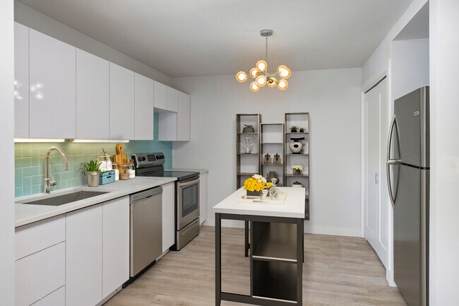 Kitchen - 1 Bedroom - R Squared