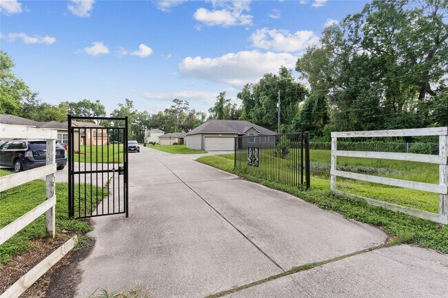 Building Photo - 9104 N Green River Dr