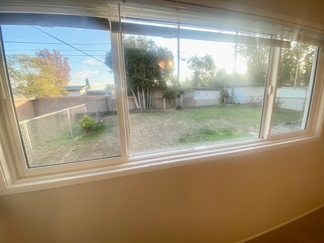 Building Photo - Three Bedroom House w/Big Backyard $3,350/...