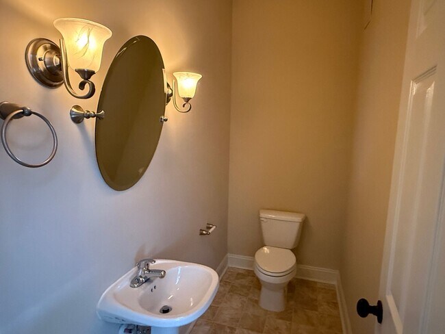 Building Photo - 371 Beacon St NW