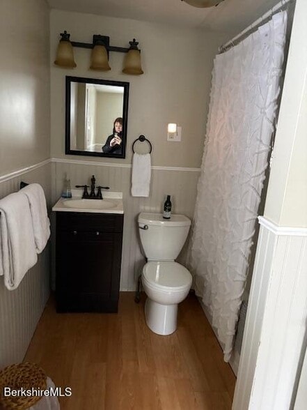 Full bath - 4 Pleasant St