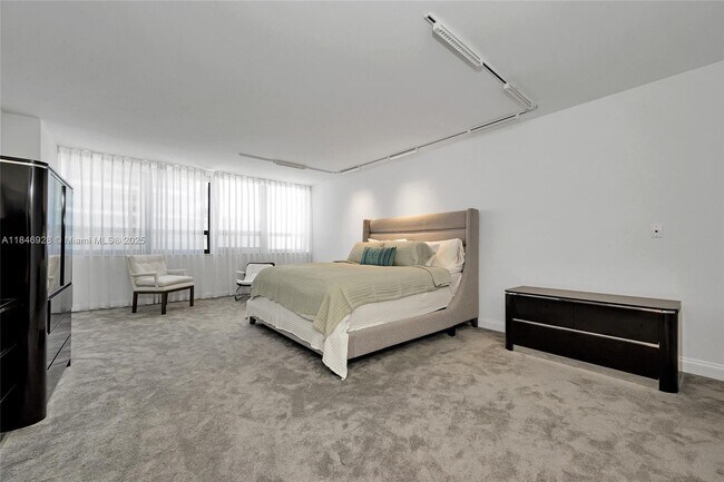 Building Photo - 10205 Collins Ave