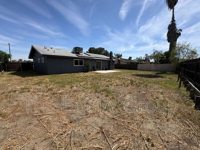 Building Photo - 609 S Acacia Dr