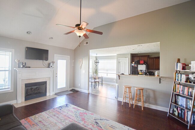 Building Photo - Pet Friendly Three Bedroom!