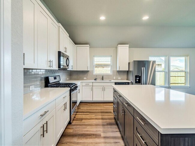 Building Photo - 270 Rimrock Ct