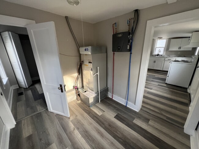 Building Photo - 31 Crockett St