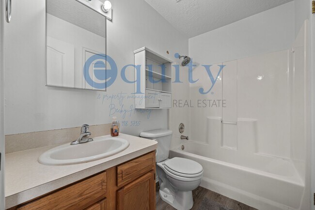 Building Photo - 703 Ry Ln