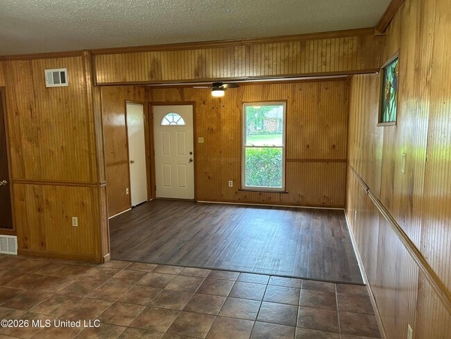 Building Photo - 2675 Ridgewood Cove