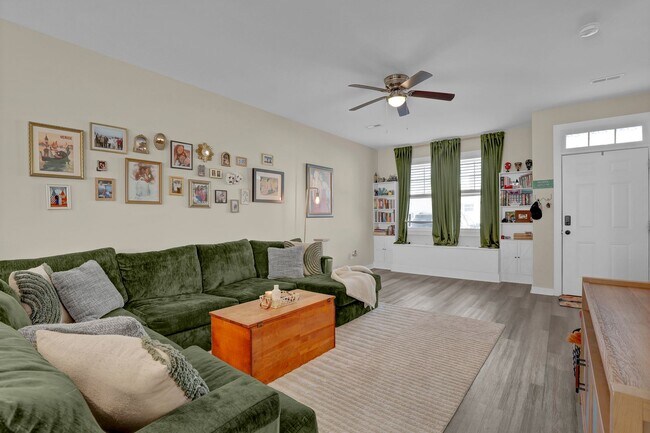 Building Photo - 328 Starfish Ln