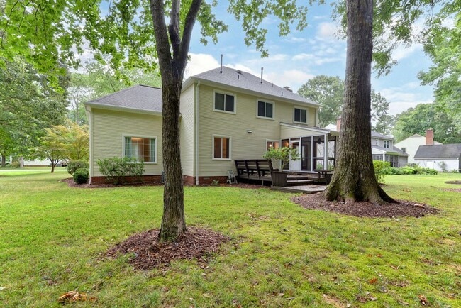 Building Photo - Beautifully Renovated Running Man Gem - Co...