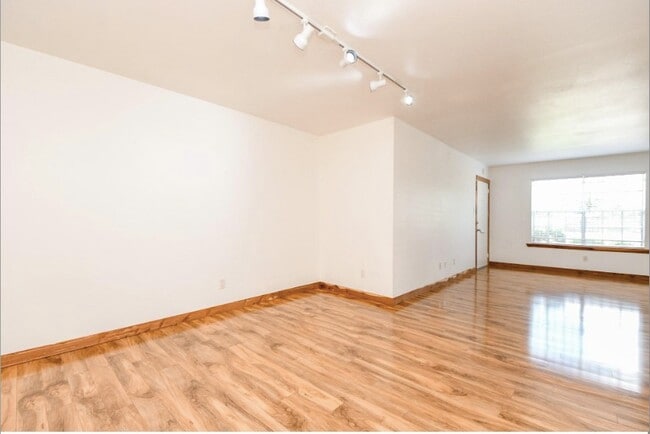 Building Photo - 7233 Beechnut St
