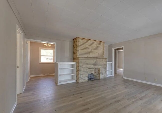 Building Photo - 1222 E Del Mar St