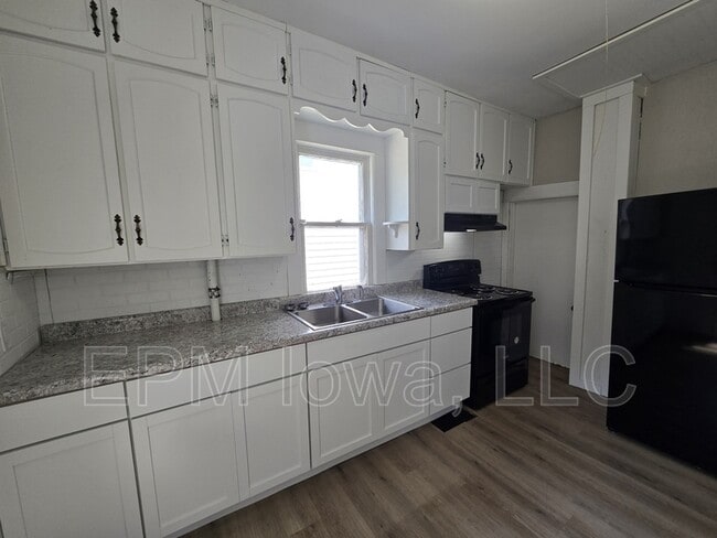 Building Photo - 122 Newell St