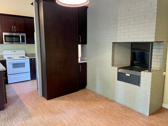 Building Photo - Charming 4 Bed 2 Bath Tri-level in Eastgate, Bellevue