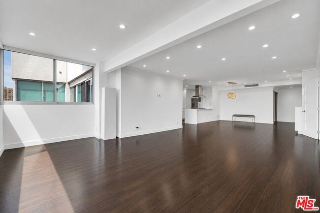 Building Photo - 865 Comstock Ave