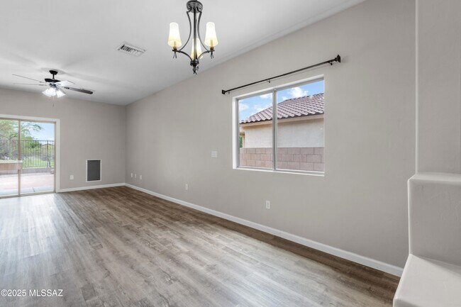 Building Photo - 12708 N Rodeo Land