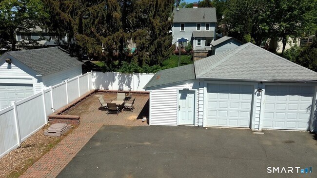 Building Photo - 60 Woodmere Rd