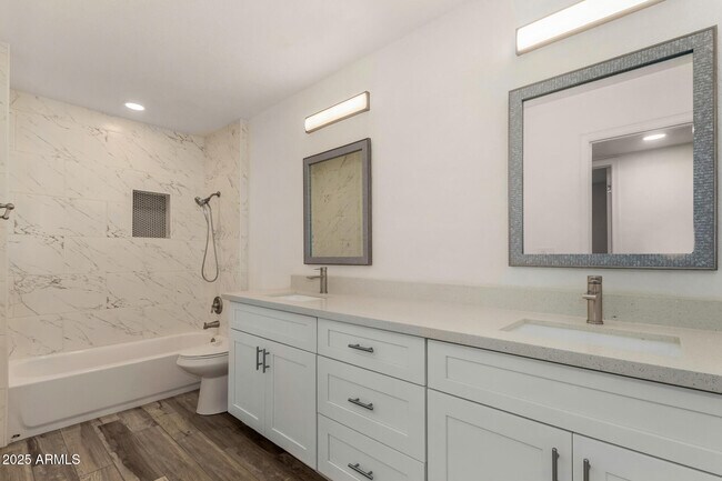 Building Photo - 687 E Park Ave