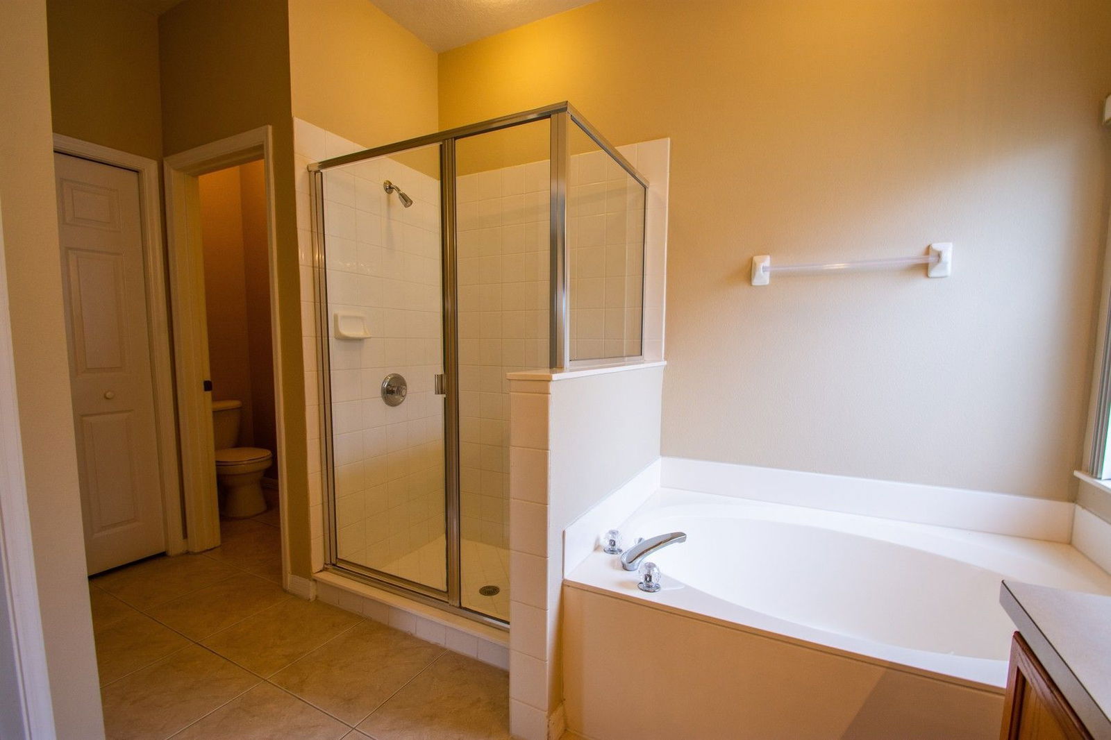 Building Photo - 421 Lockbreeze Dr