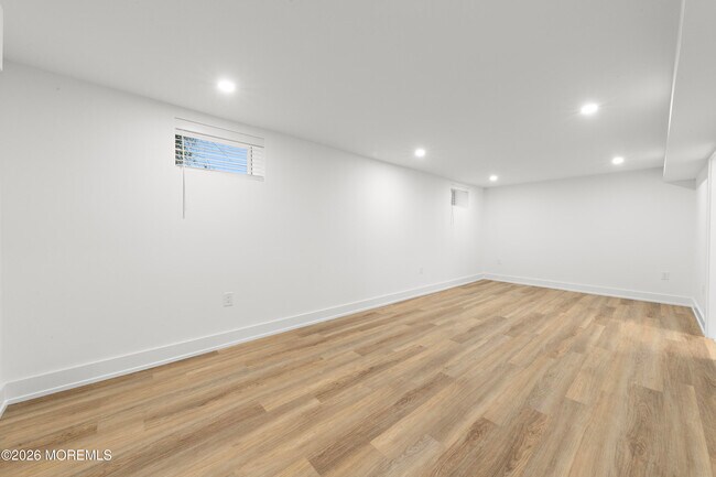 Building Photo - 427 Hoyt St