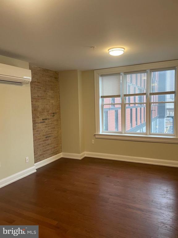 Building Photo - 505 Cooper St