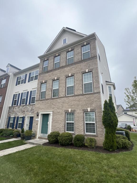 Building Photo - 2101 St Josephs Dr