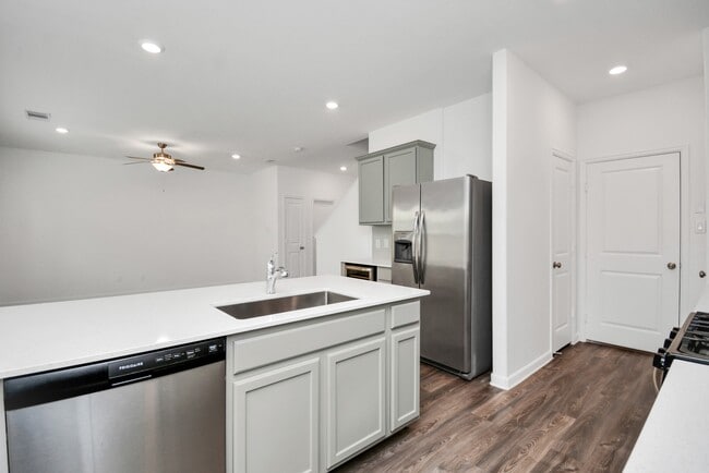 Building Photo - 15822 Kinlough Dr
